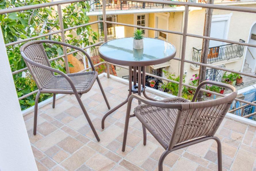 La Maison Plakes Rooftop Apt Skiathos Town Exterior photo